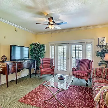 3-Br Condo With Dreamy Balcony Views, Walk To Pool